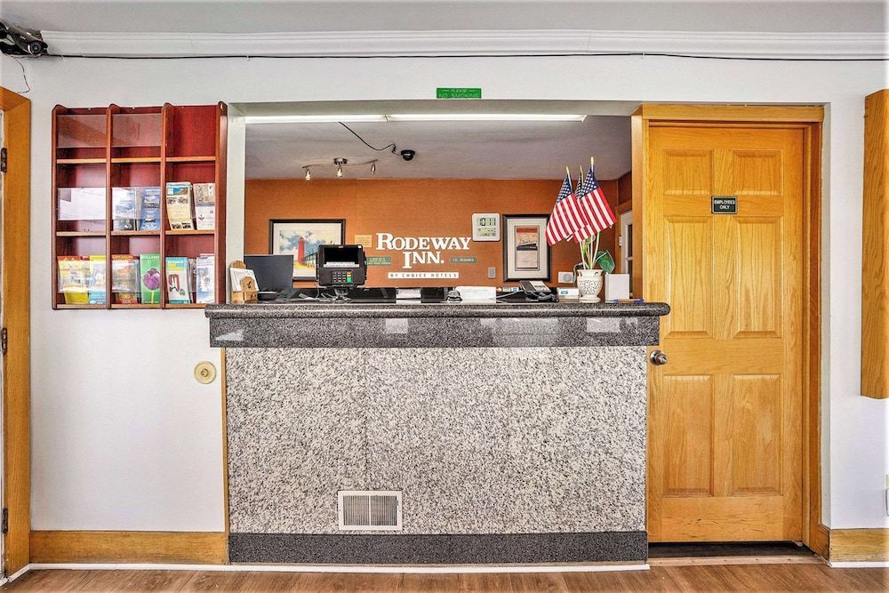 Rodeway Inn Grand Haven 2
