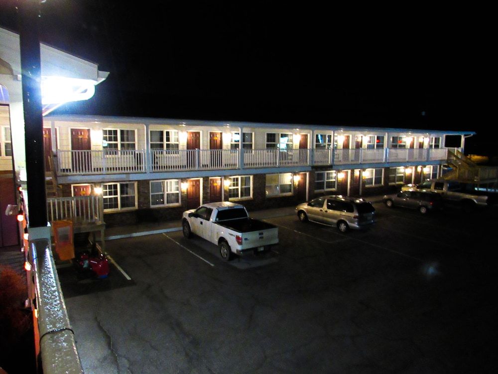 Brewer Motor Inn 1