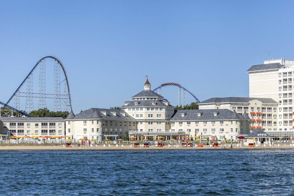 Cedar Point Hotel Breakers 1