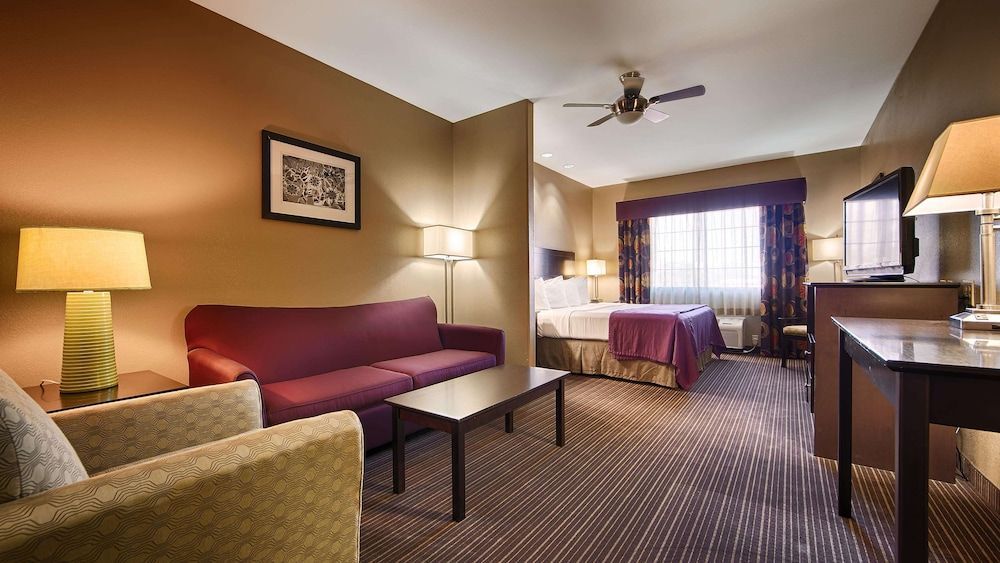 Best Western Giddings Inn & Suites 1