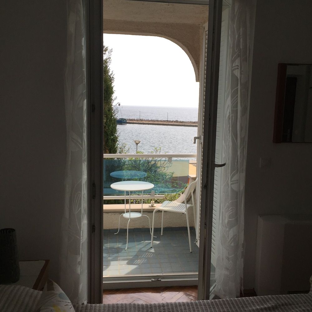 Guesthouse Punta Mira - Beachfront 1