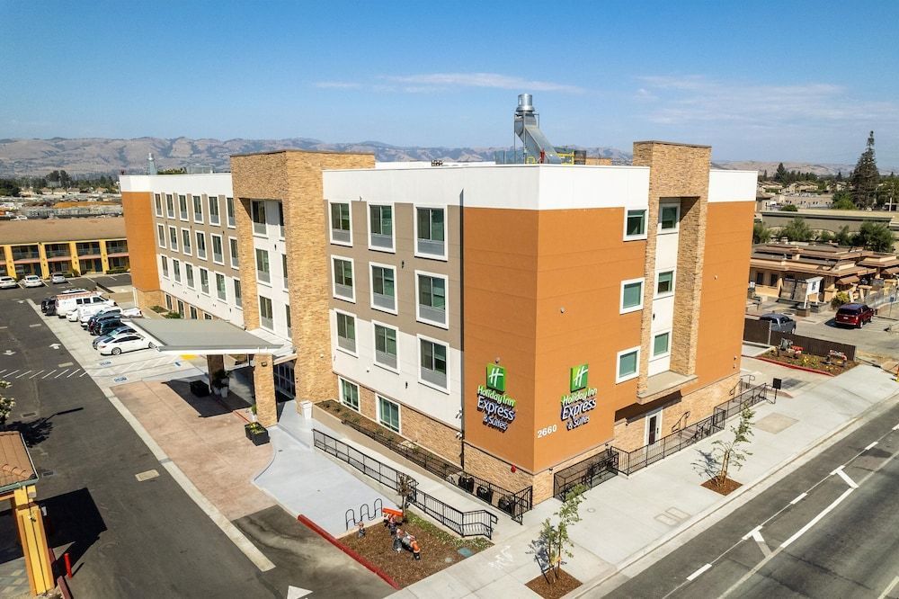 Holiday Inn Express & Suites SAN JOSE – SILICON VALLEY by IHG 1