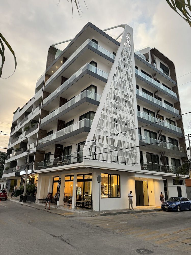 Alizee Tower 1