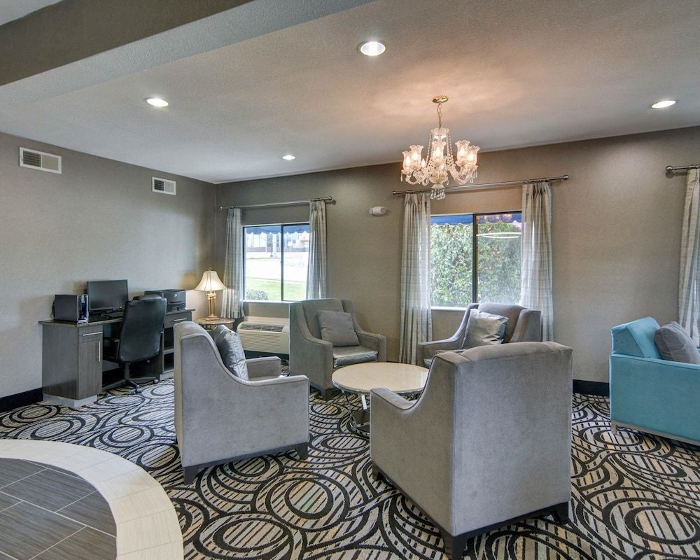 Quality Inn & Suites Grand Prairie South 2
