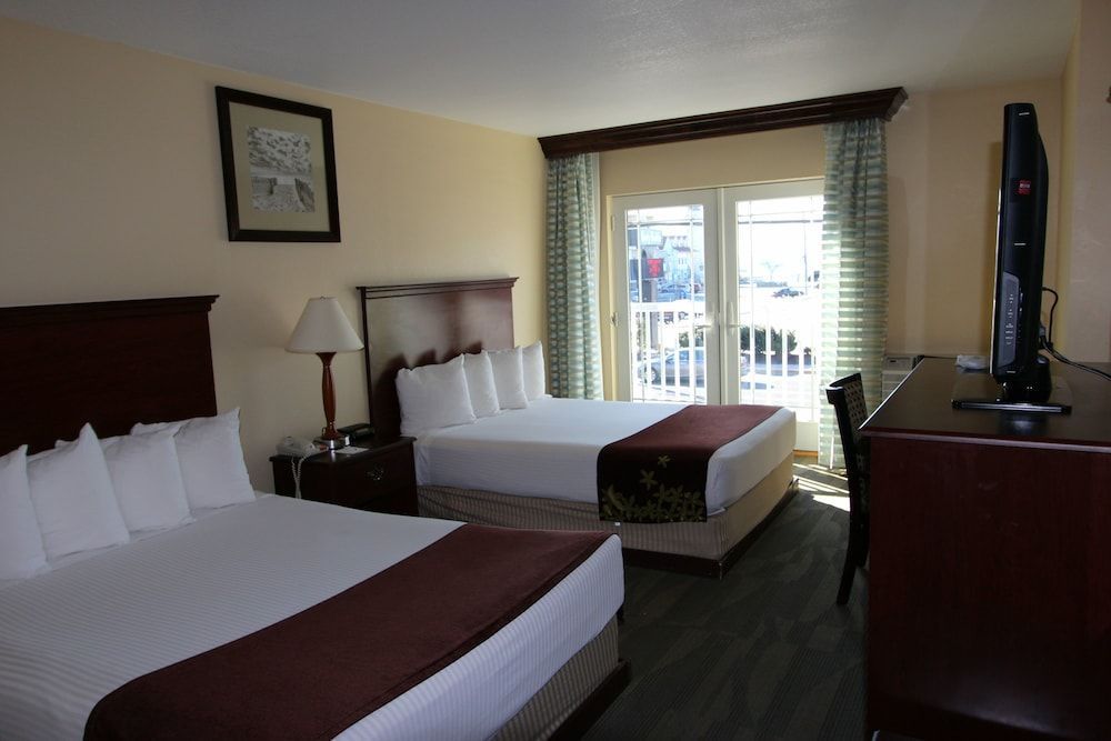 Gold Leaf Hotel of Dewey 1