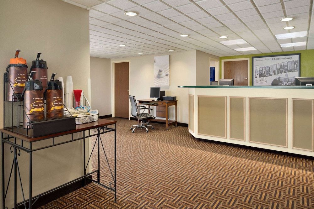 Super 8 by Wyndham Chambersburg I-81 1
