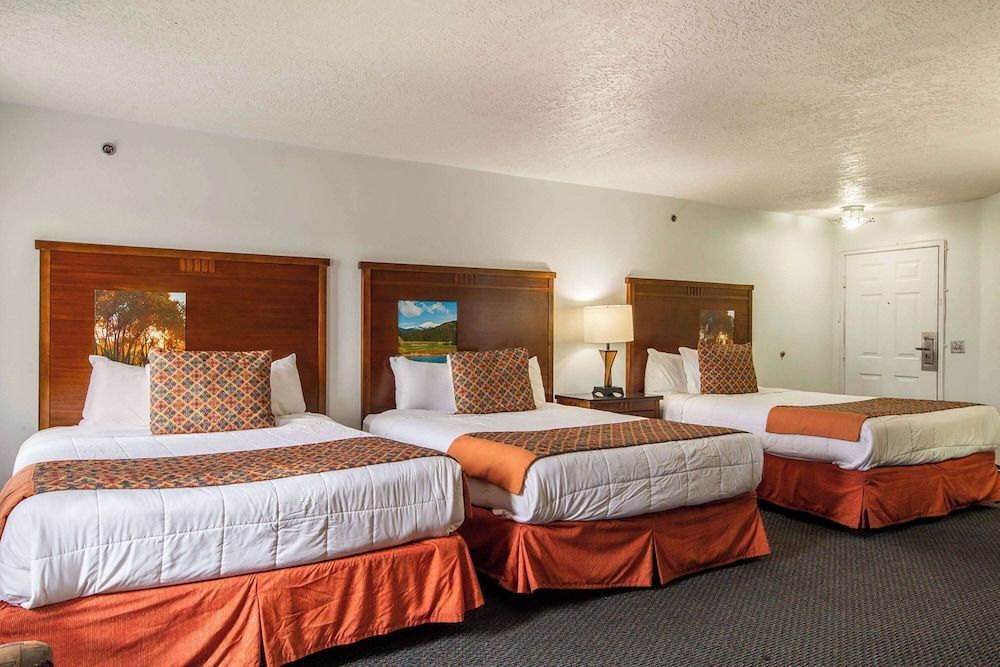 Sandia Peak Inn Old Town ABQ, a Howard Johnson by Wyndham 1
