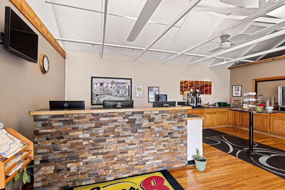 Super 8 by Wyndham Branson - Shepherd of the Hills Exwy 2