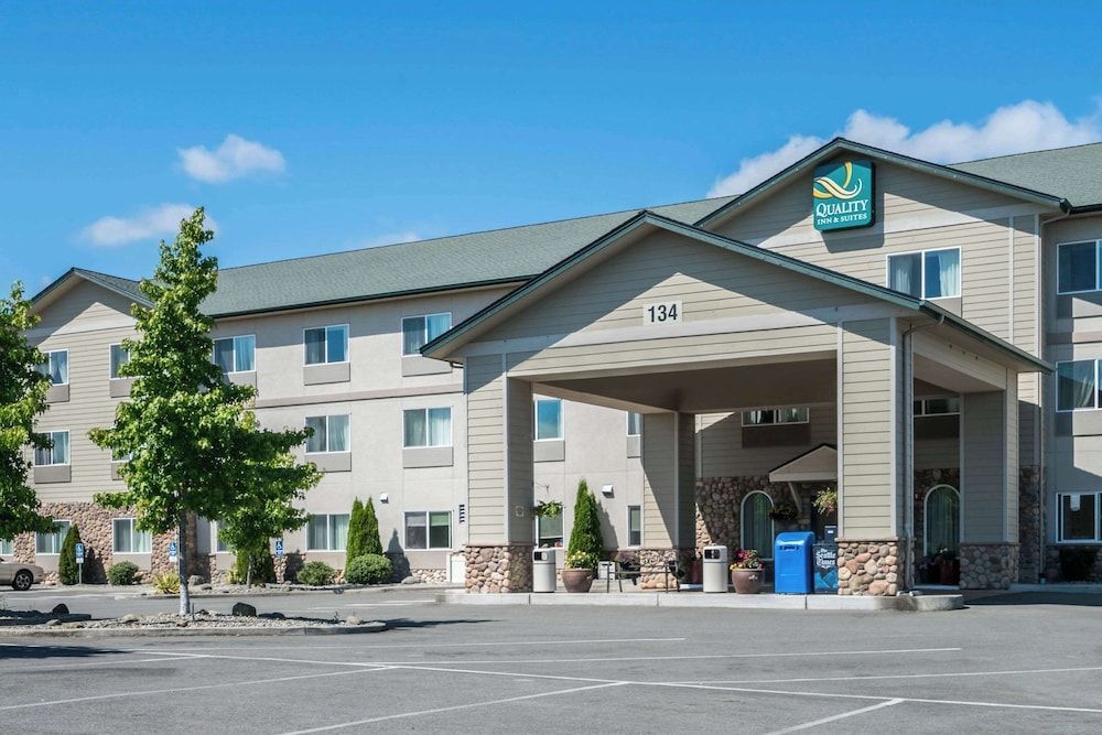 Quality Inn & Suites Sequim at Olympic National Park 1