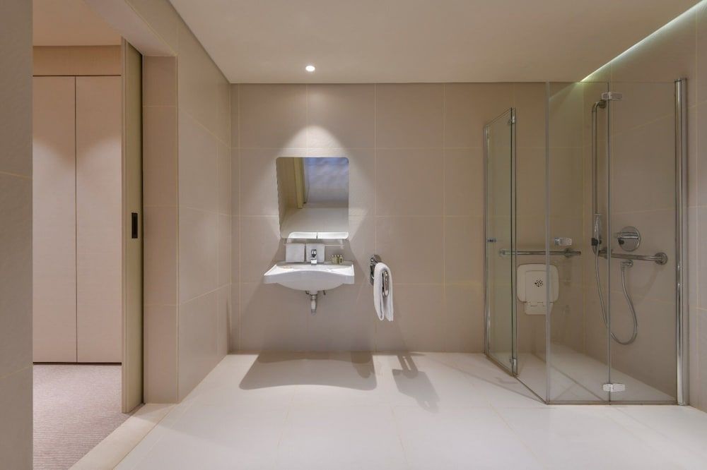 voco DOHA WEST BAY SUITES by IHG 2