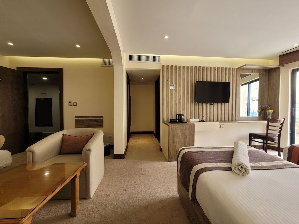 Edom Hotel 1