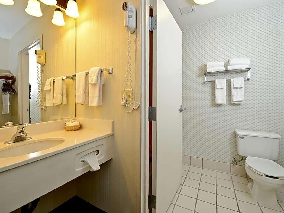 Clubhouse Inn 2