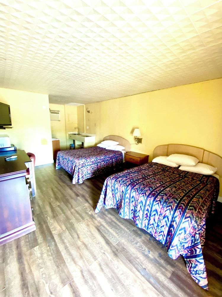Tropic Motel 2