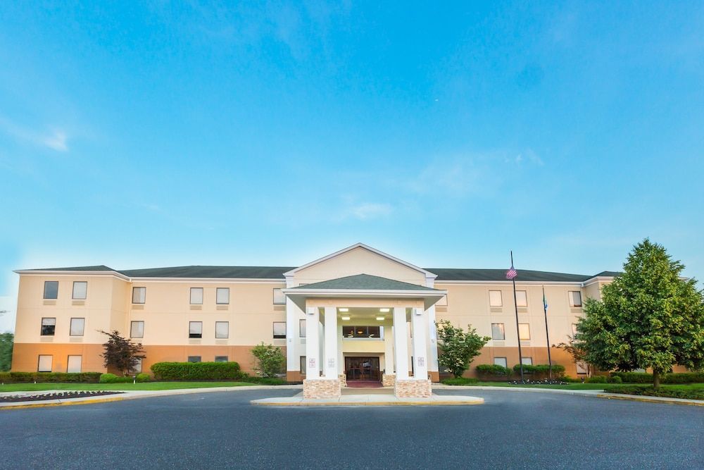 Holiday Inn Express & Suites Burlington - Mount Holly by IHG 1