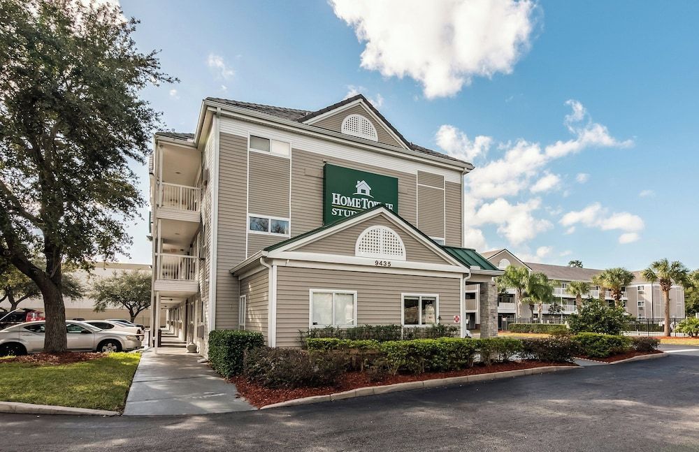 HomeTowne Studios by Red Roof Orlando South 1