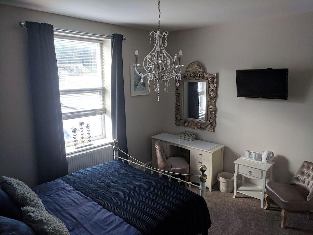 Lion House Bed & Breakfast with Restaurant 2