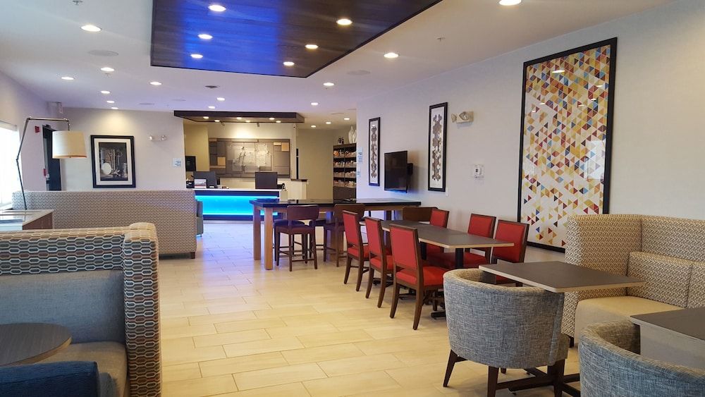 Holiday Inn Express HOWE (STURGIS, MI) by IHG 2