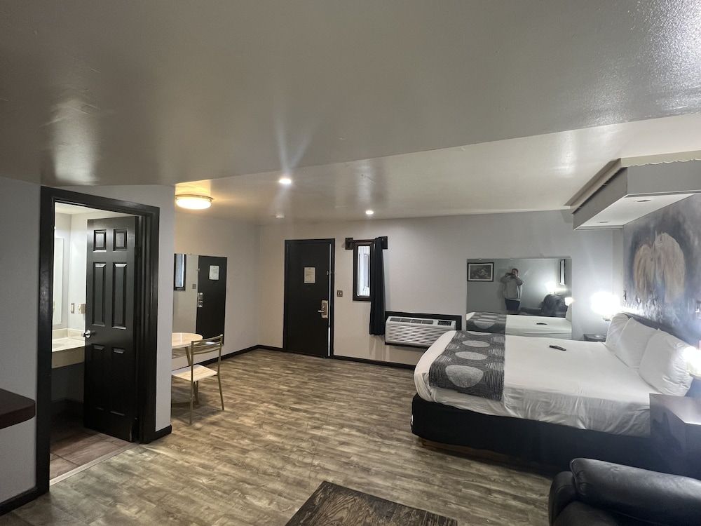 Cindy Lyn Motel 2