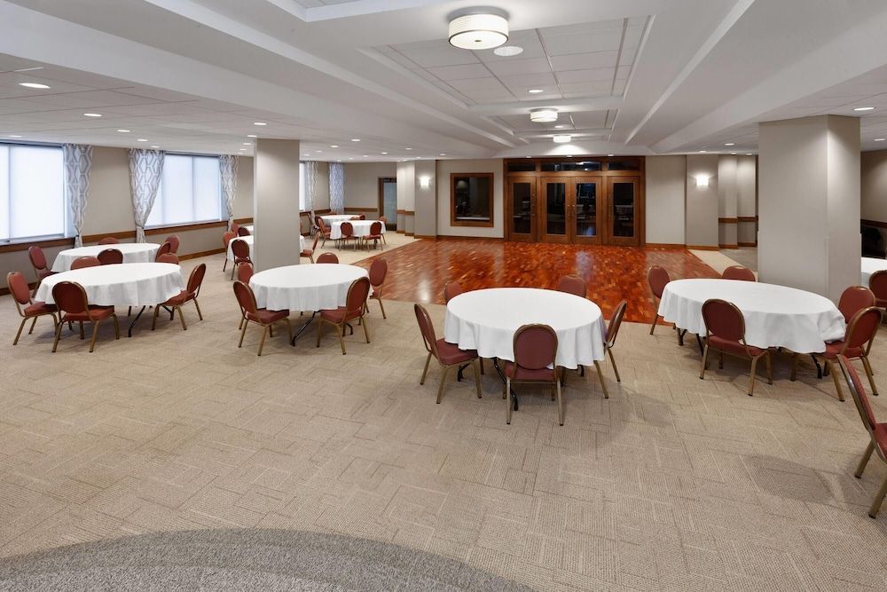 Ramada by Wyndham Milwaukee 1