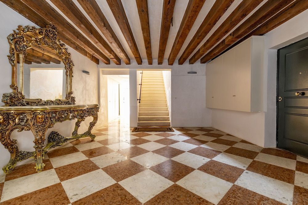 Gondola Luxury - Campo Santi Filippo e Giacomo by Wonderful Italy 1