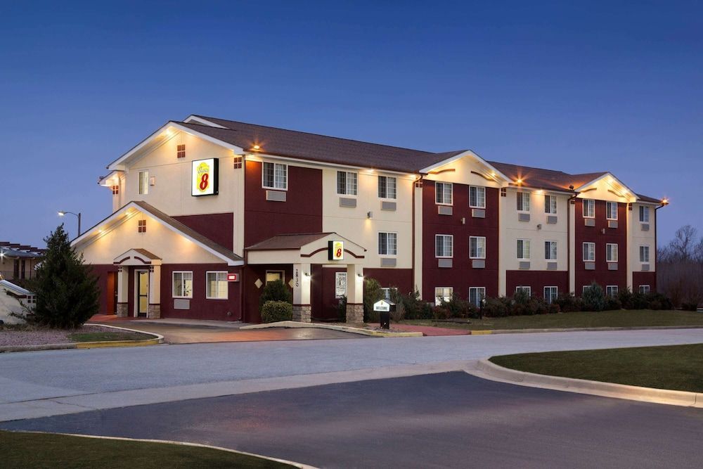 Super 8 by Wyndham Joplin 1