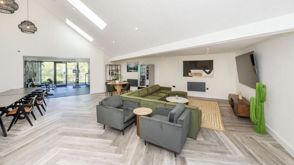 Riverside House by UTDM 2