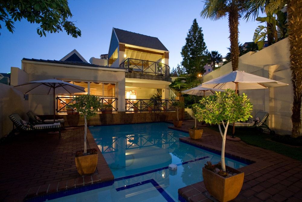 Courtyard Hotel Sandton 1