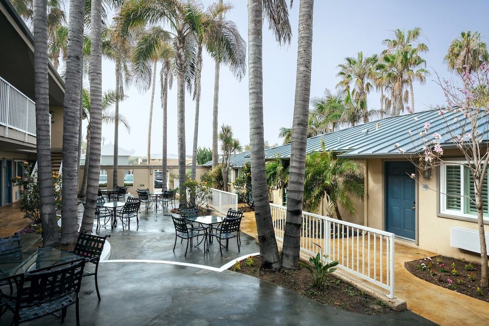 PB Surf Beachside Inn 1