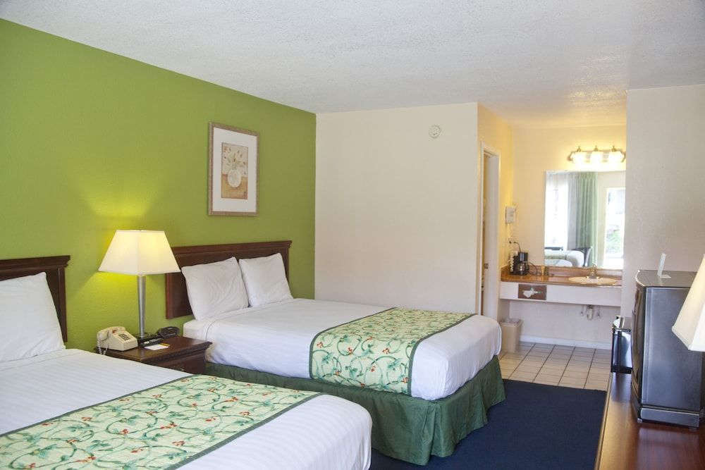 Days Inn by Wyndham DeFuniak Springs 2