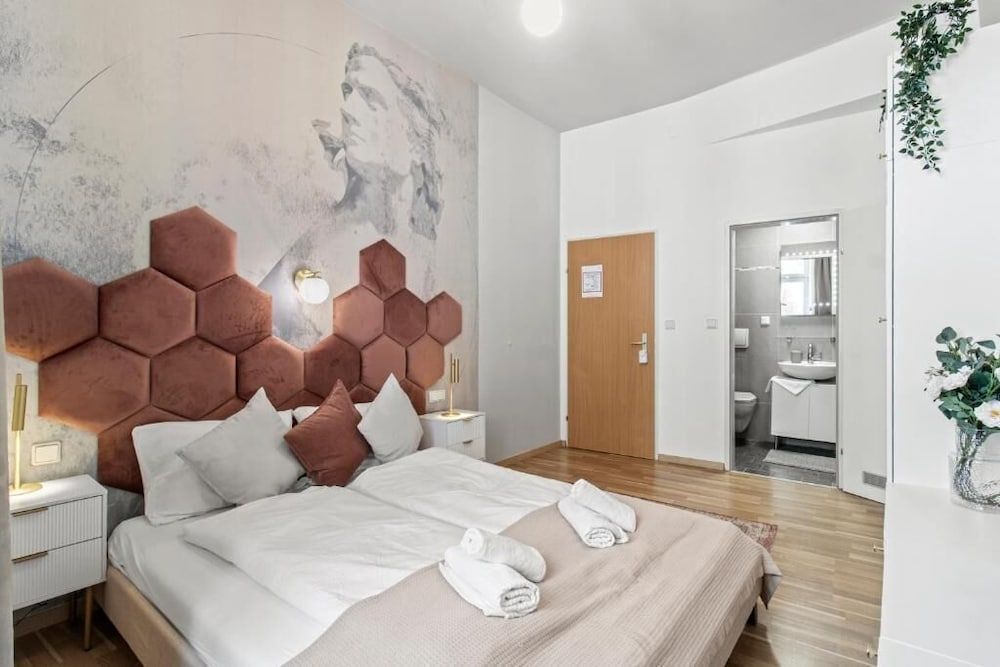 Comfort Hotel Room near Prater & City Center 1