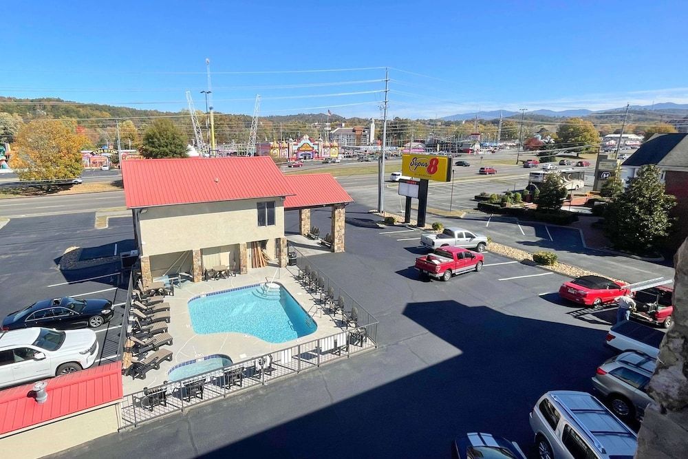 Super 8 by Wyndham Pigeon Forge Downtown 1