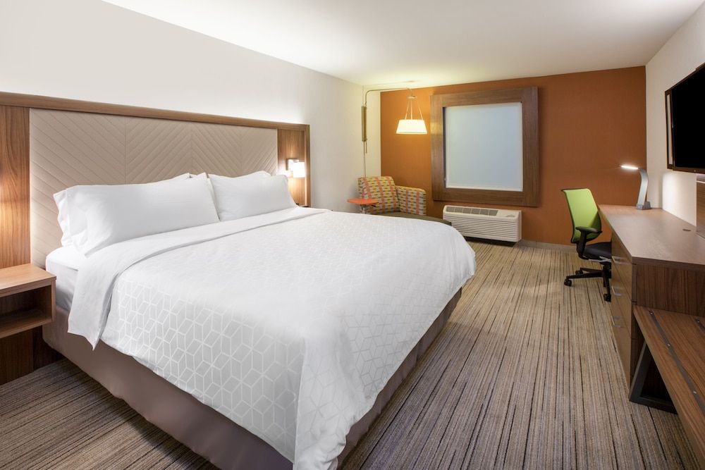 Holiday Inn Express & Suites DALLAS SOUTH - DESOTO by IHG 2