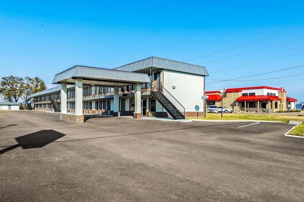 Americas Best Value Inn-Indianola 1