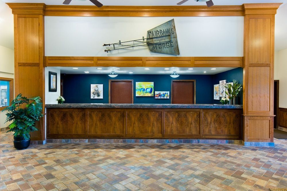 Oxford Suites Hermiston 1