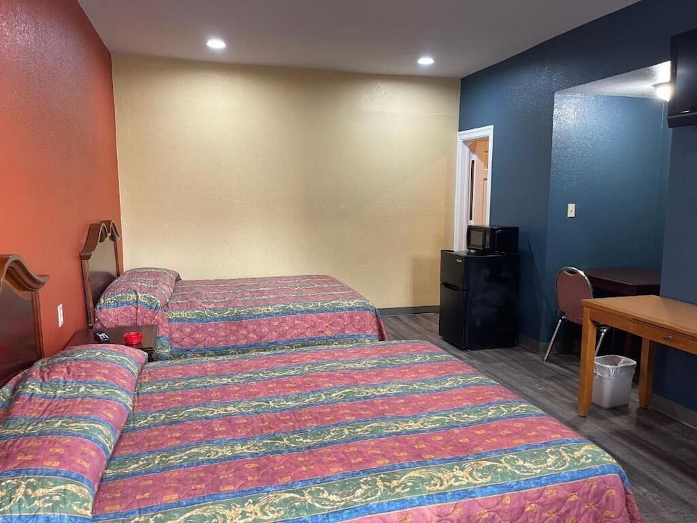 Kenwood Court Motel 2