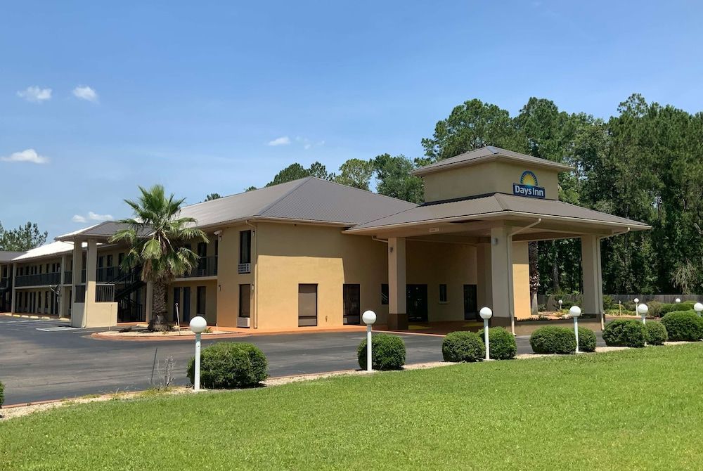 Days Inn by Wyndham Lake City I-10 1