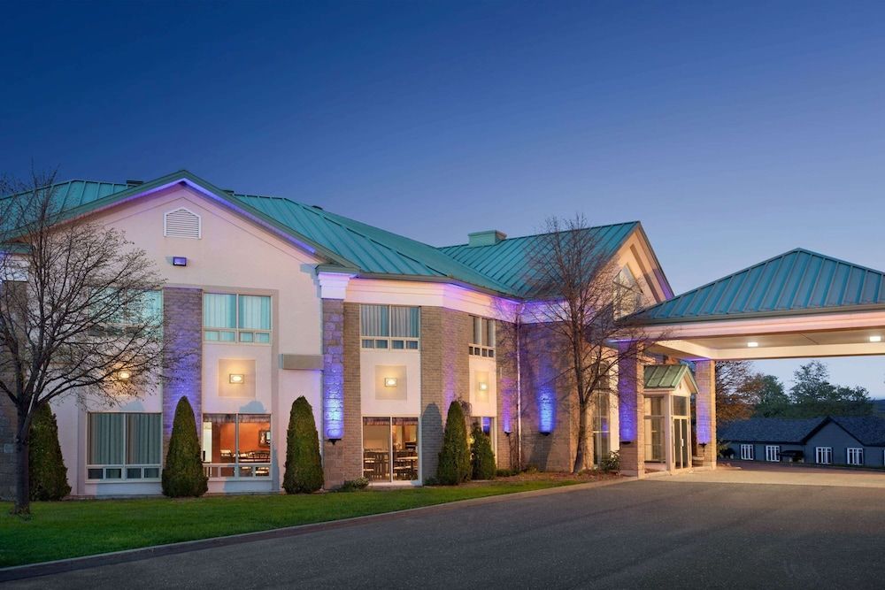 Days Inn by Wyndham Montmagny 1