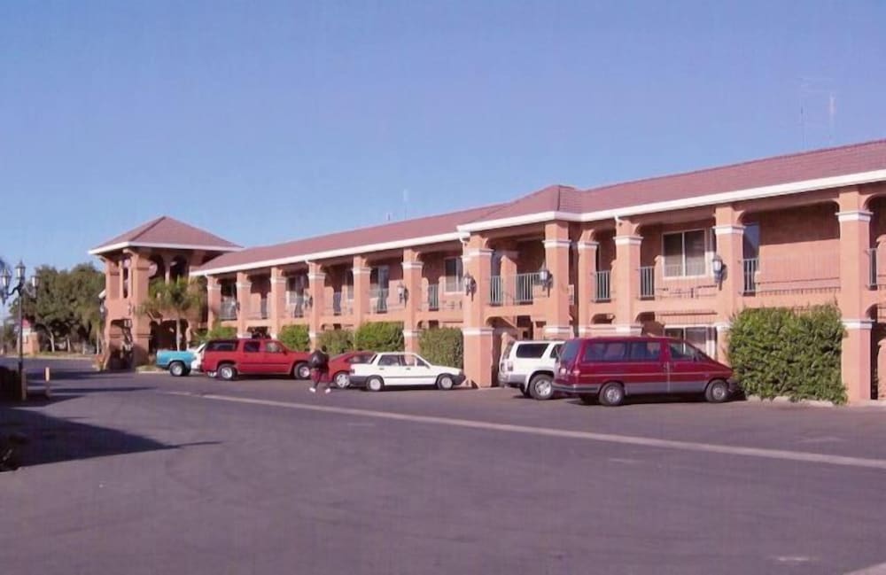 Merced Inn and Suites 1