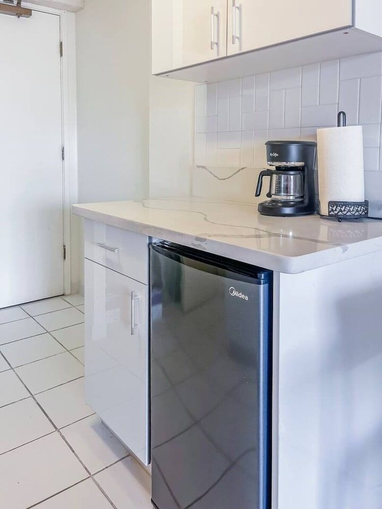 30days Min stay in Waikiki 1 bed corner high floor with View 1