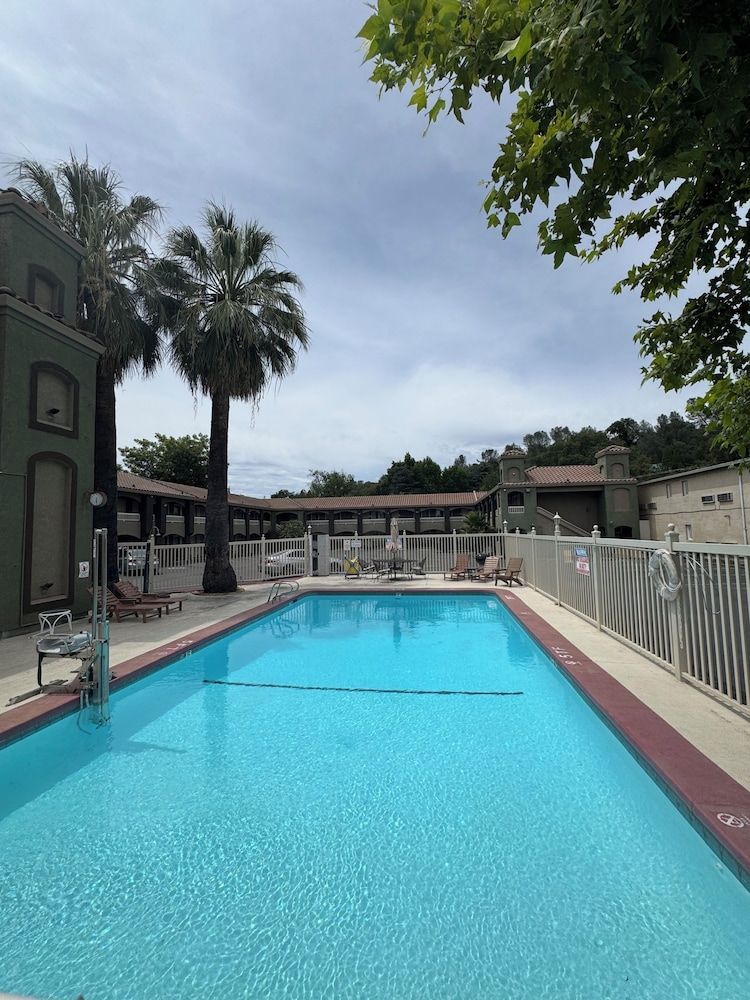 Travelodge by Wyndham Redding CA 1