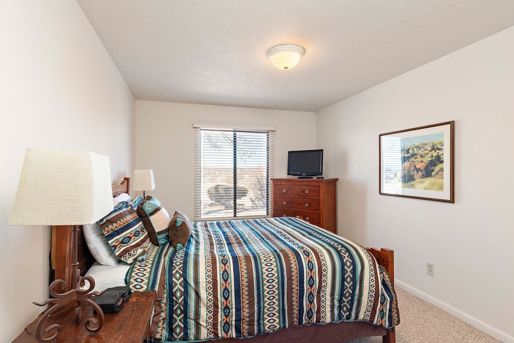 Fort Marcy Suites by All Seasons Resort Lodging 2
