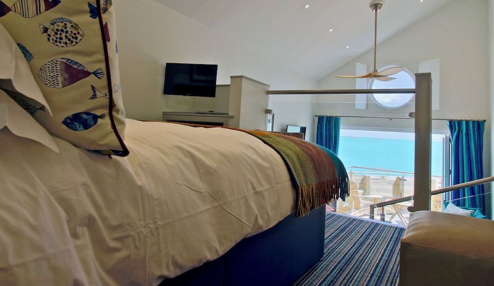 Beach Hut Suites 2