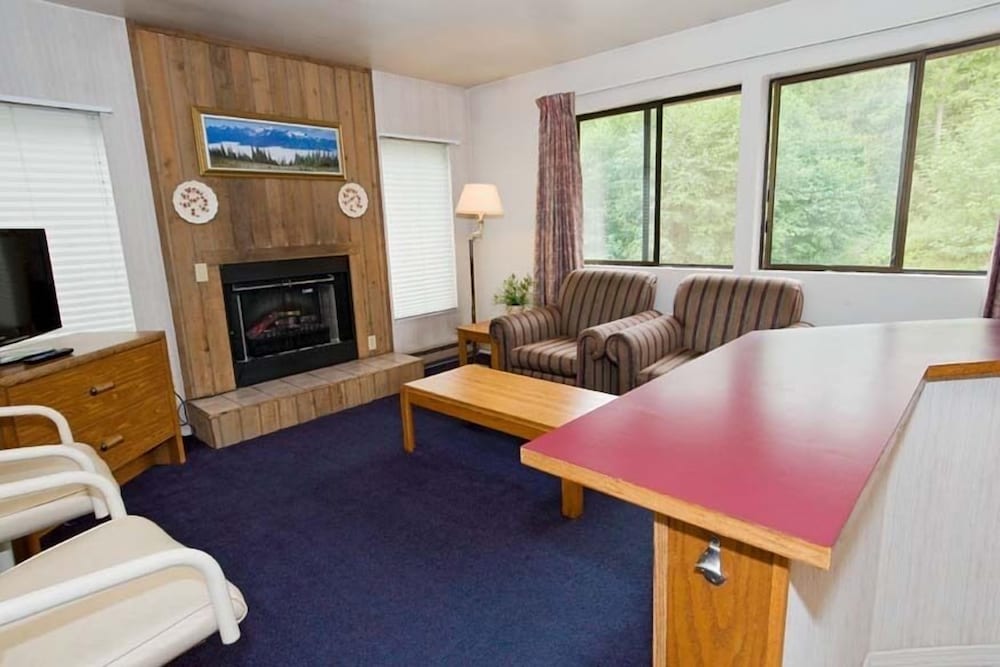 Sequim Bay Lodge 1