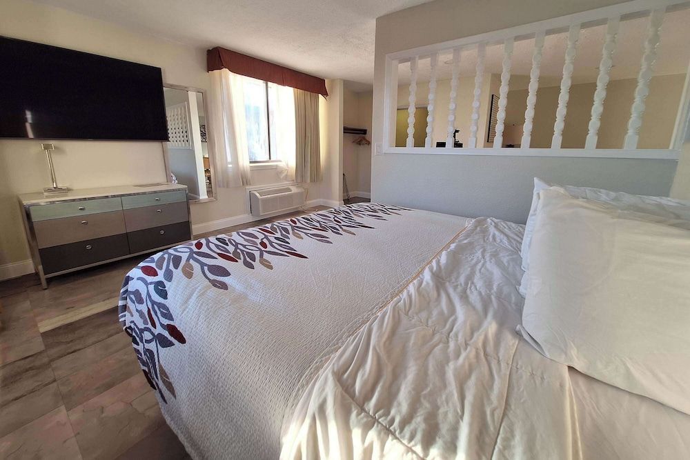 Travelodge by Wyndham Indianapolis Speedway 1