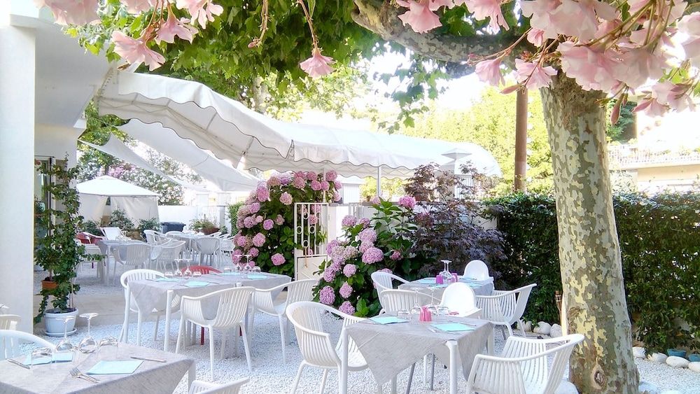 Petit Hotel 1