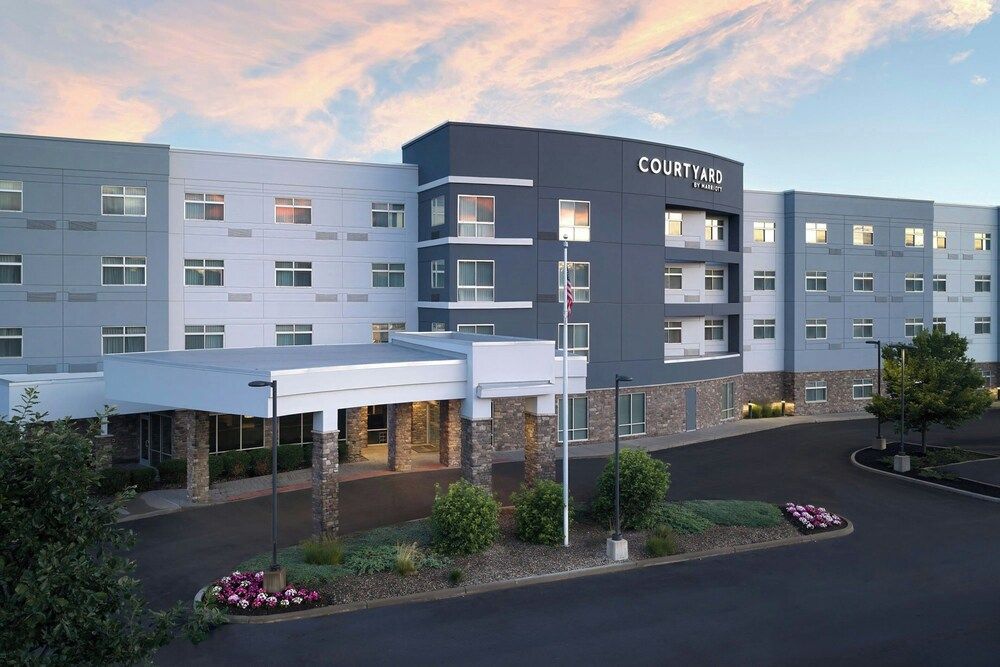 Courtyard by Marriott Schenectady at Mohawk Harbor 1