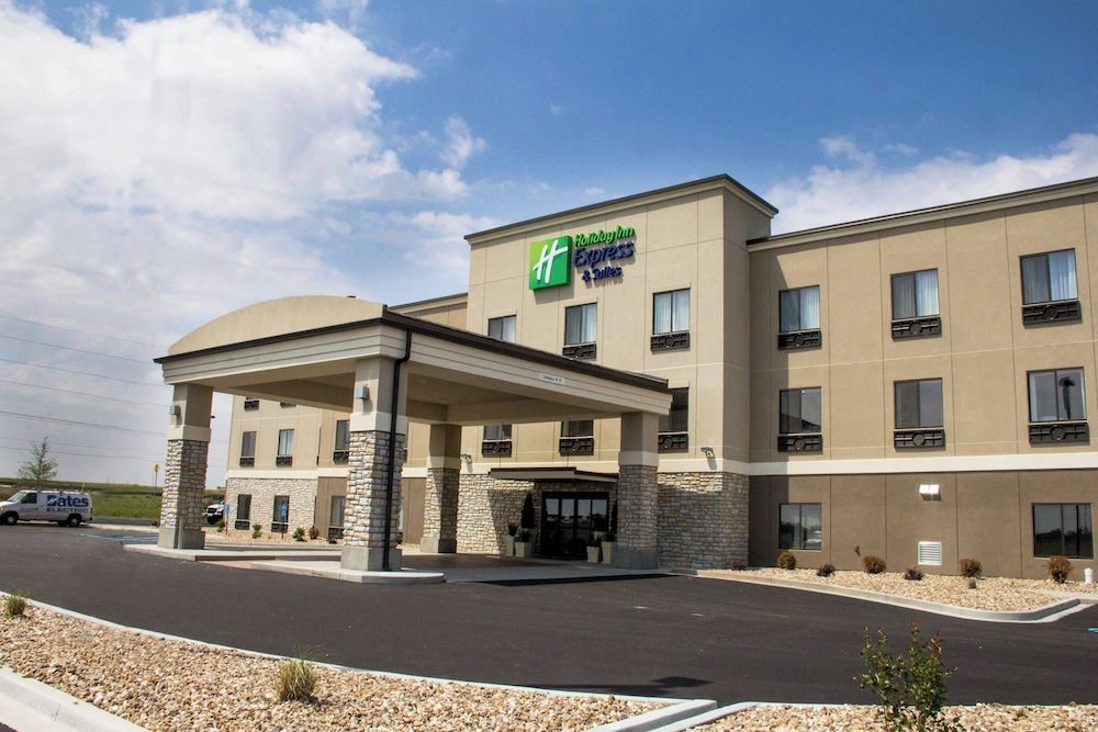 Holiday Inn Express & Suites SIKESTON by IHG 1