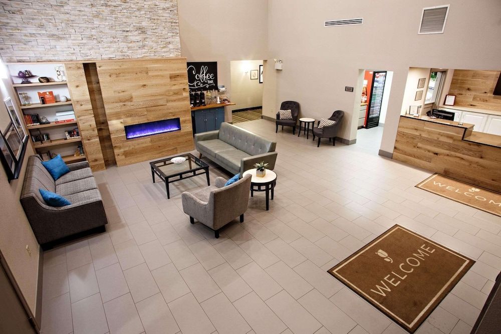 Country Inn & Suites by Radisson, Harrisburg West Mechanicsburg 1
