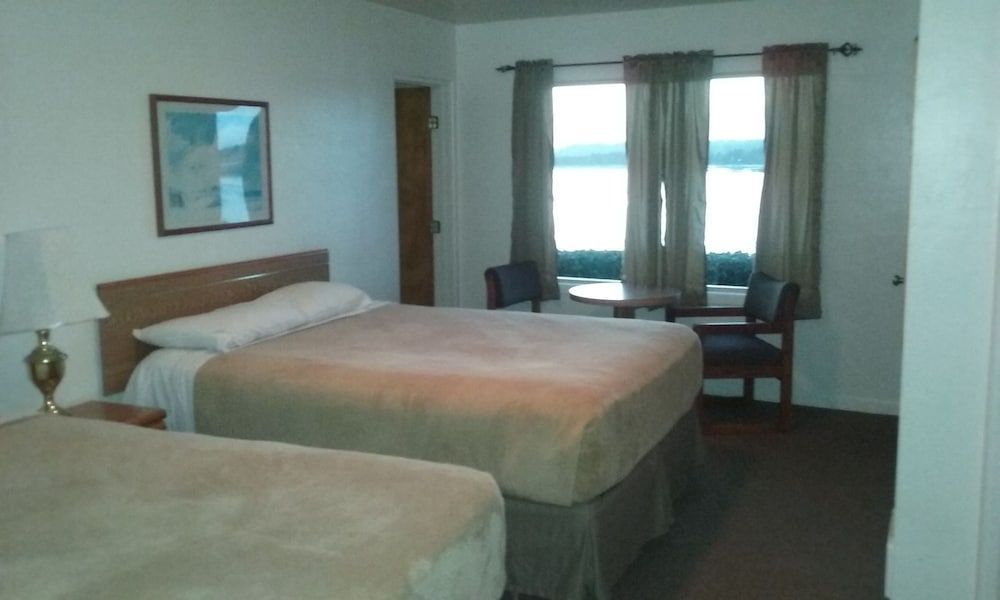 Bay Bridge Motel 2
