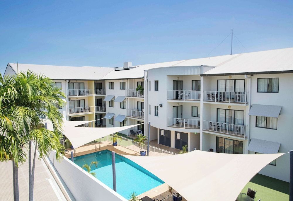 Metro Advance Apartments & Hotel 1